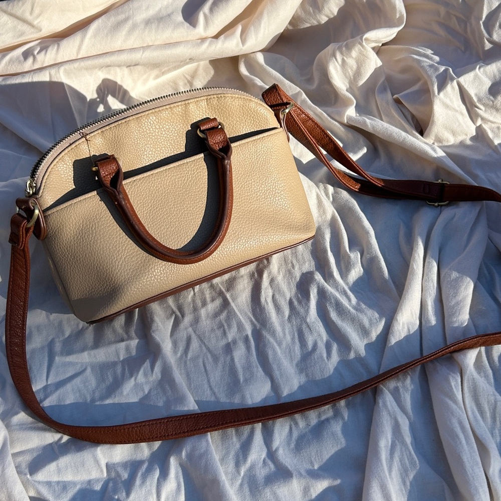 Cream Leather Crossbody Bag with Gold Hardware - Picture 4 of 4